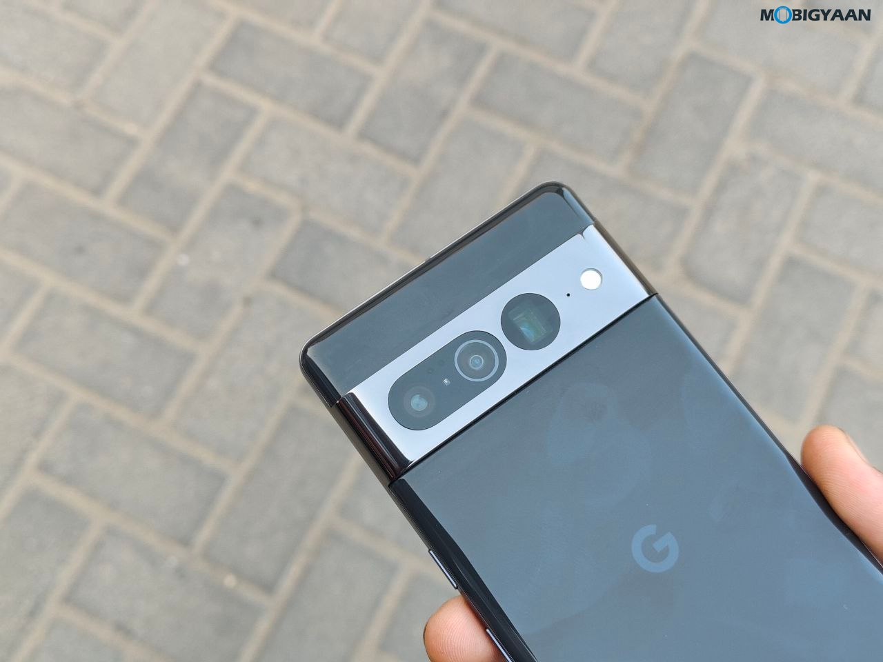 How to quickly flip camera for selfie in Pixel 7 Pro and Pixel 7